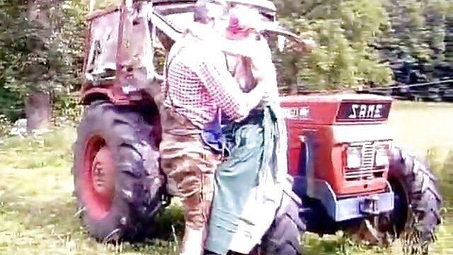 Sừng brunette với lớn tits lượt với cô xxx học sinh hàn quốc ấy L. trên cô ấy giường