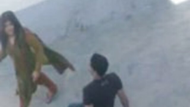 Dễ thương Tattoo brunette thích làm tình trong các phòng phim xxx hàn tắm và trên giường